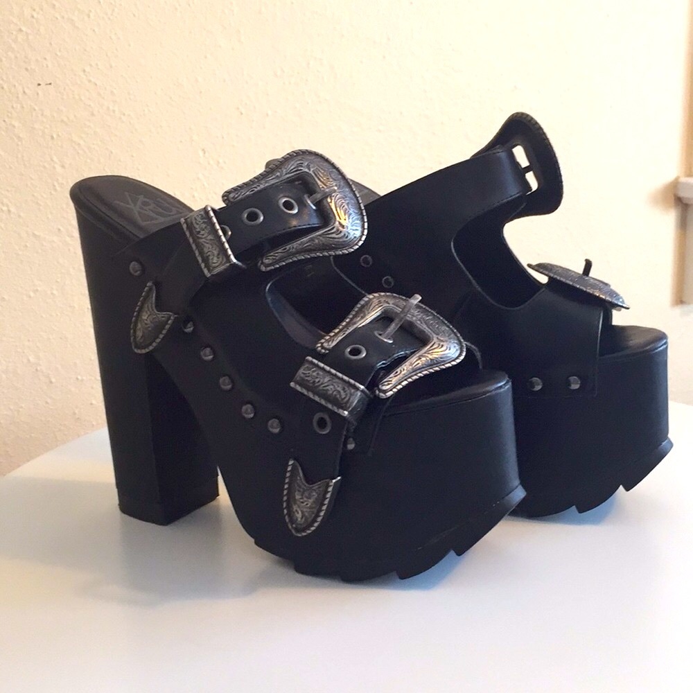 YRU Dreamr Shoes Size 9